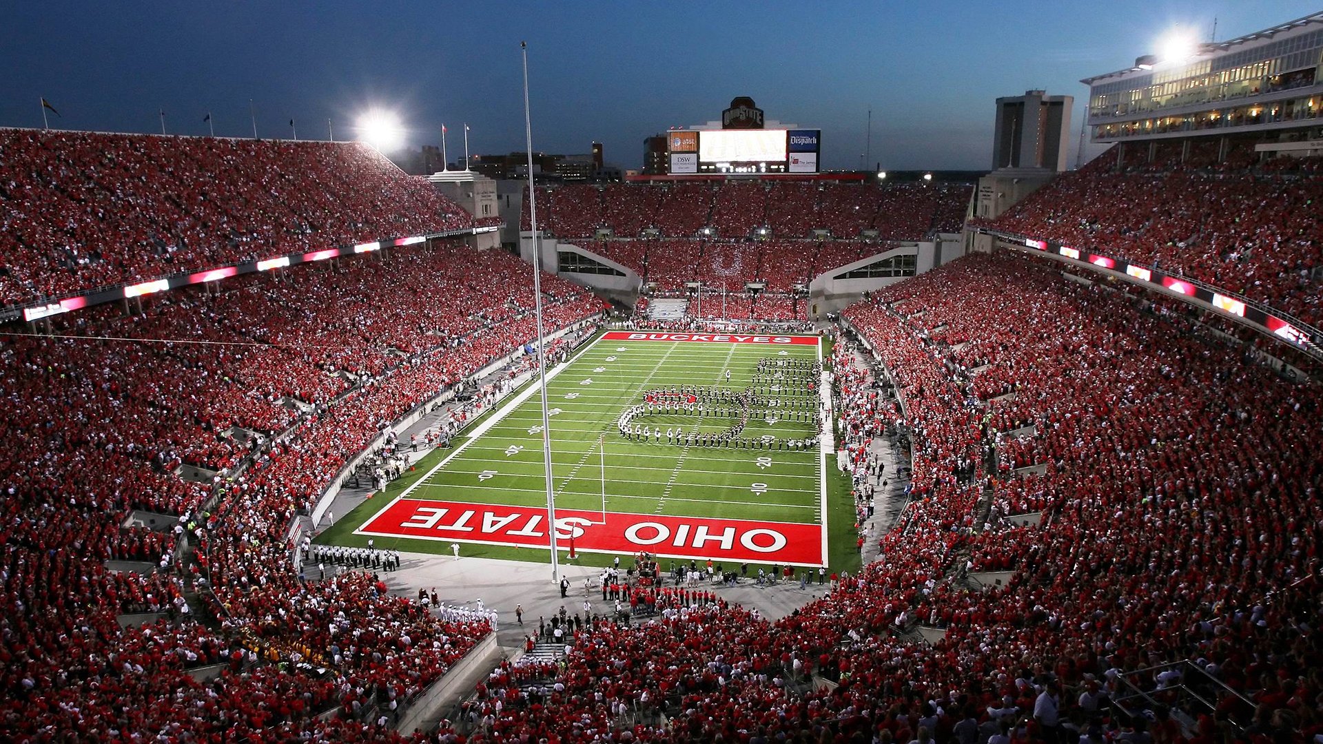 詹姆斯带头组织封闭训练强调纪律优先，詹姆斯谈封盖队友